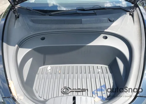 2018 Tesla Model 3 Long Range/Mid Range z USA, uszkodzony, nr VIN 5YJ3E1EA4JF166045